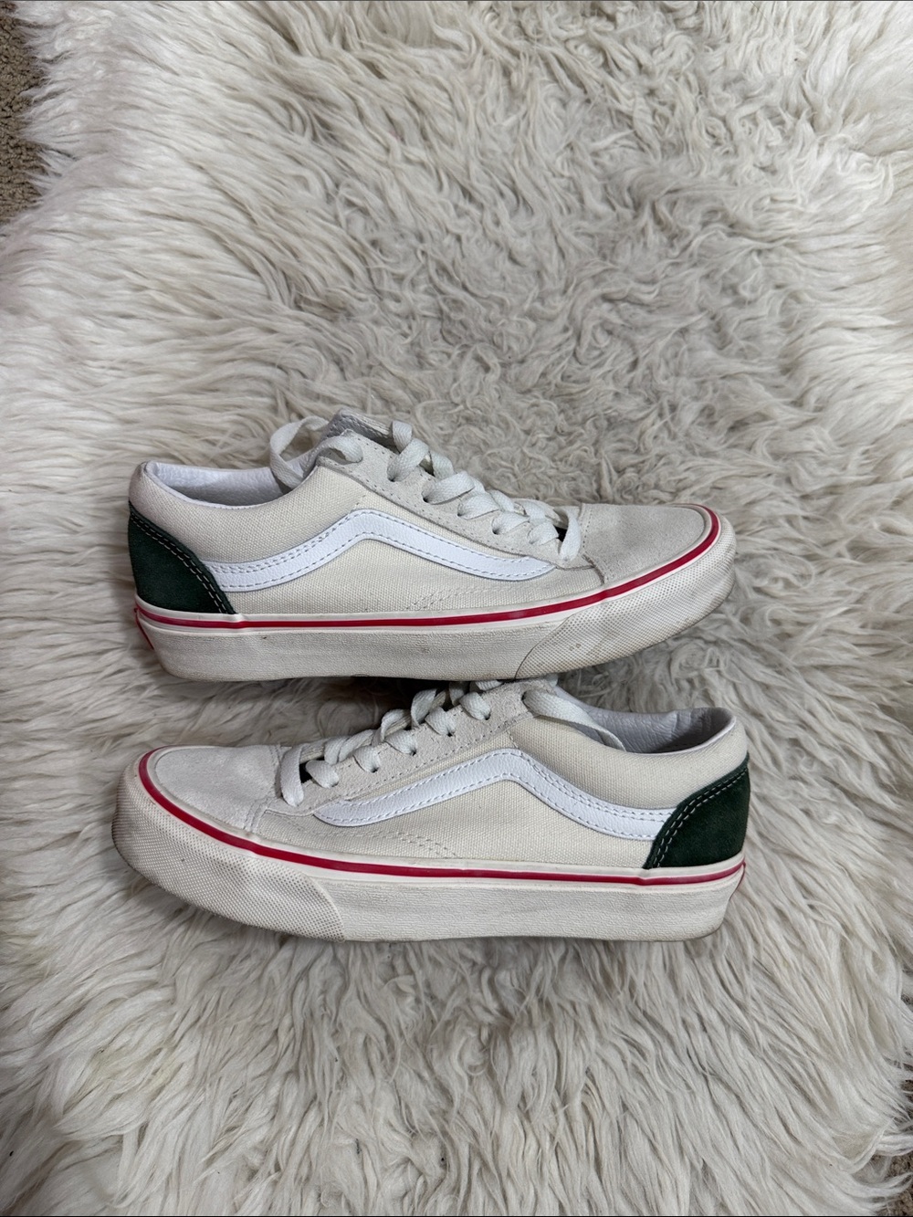 Vans "Retro Sport‎ Style 36"
(Marshmallow/Kombu Green) Women’s Size 6.5